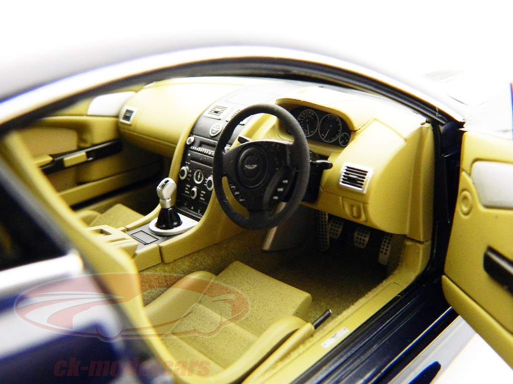アストン マーティン V12 バンテージ 年 2010 ミッドナイトブルー 1:18 オートアート