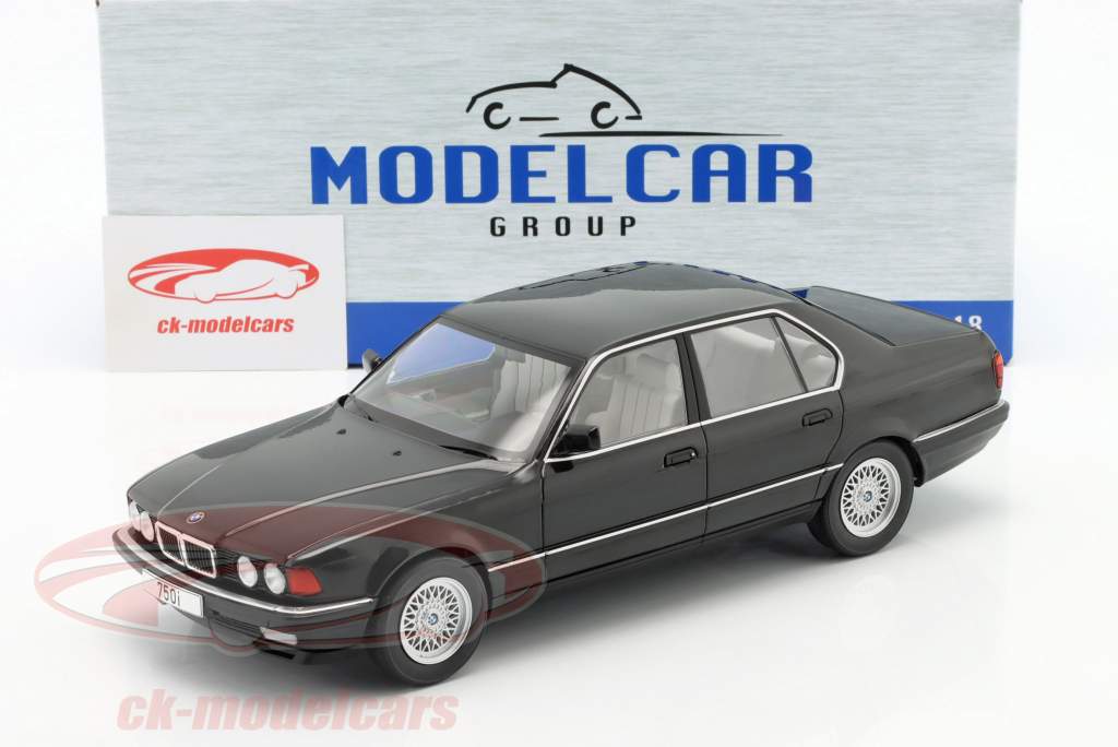BMW 750i (E32) Byggeår 1992 sort metallisk 1:18 ModelCar Group