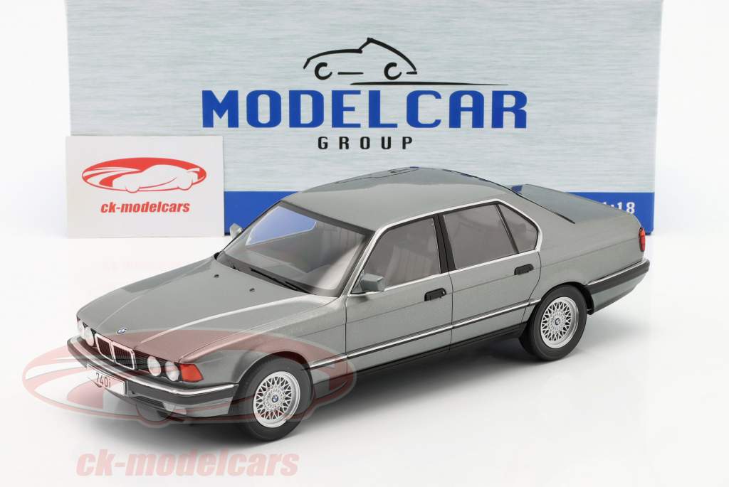 BMW 740i (E32) grau metallic 1:18 ModelCar Group