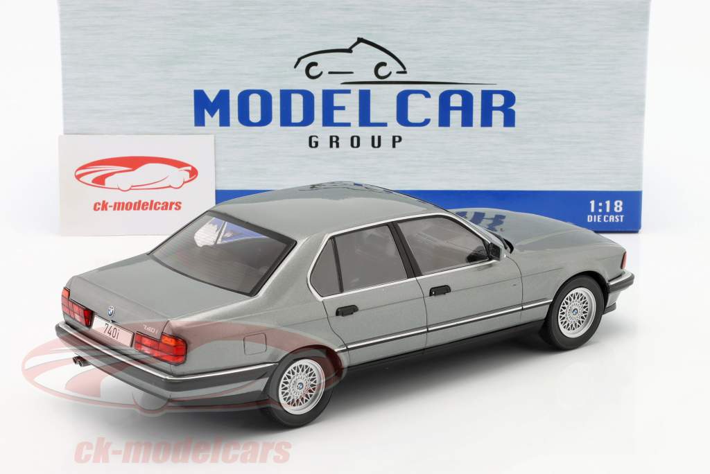 BMW 740i (E32) 灰色的 金属 1:18 ModelCar Group