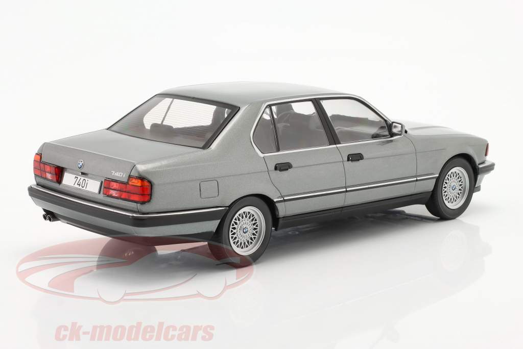 BMW 740i (E32) grey metallic 1:18 ModelCar Group