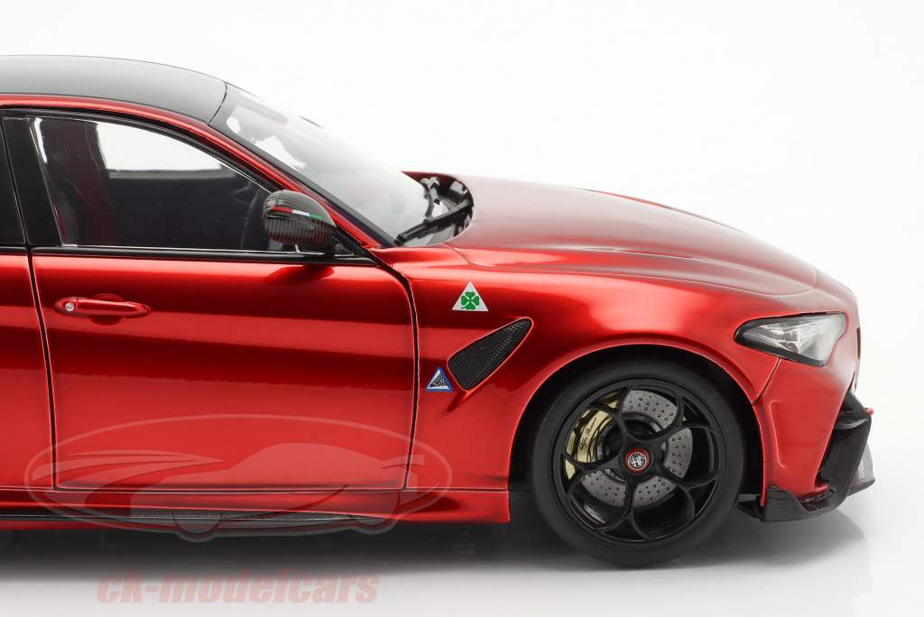 Alfa Romeo Giulia GTAM Ano de construção 2021 vermelho 1:18 Solido