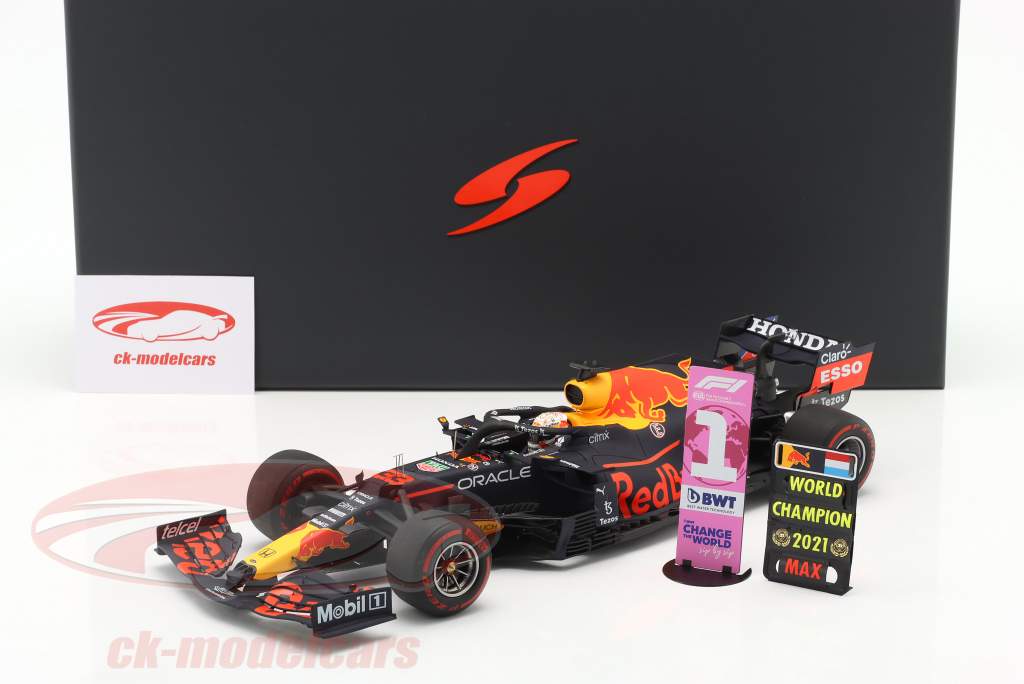 Spark 1:18 Max Verstappen Red Bull RB16B #33 winner Abu