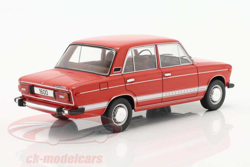 Lada 1600 LS Année de construction 1976 rouge 1:24 WhiteBox