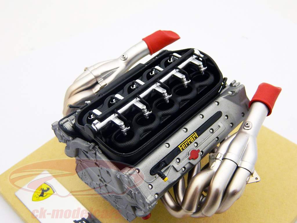 Schumacher / Barrichello Ferrari F1-2000 Ferrari 3.0 V10 Motor 1:8 Amalgam