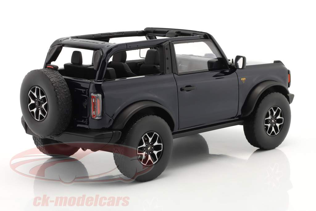 Ford Bronco Wildtrak Open Top year 2022 black 1:18 GT-Spirit