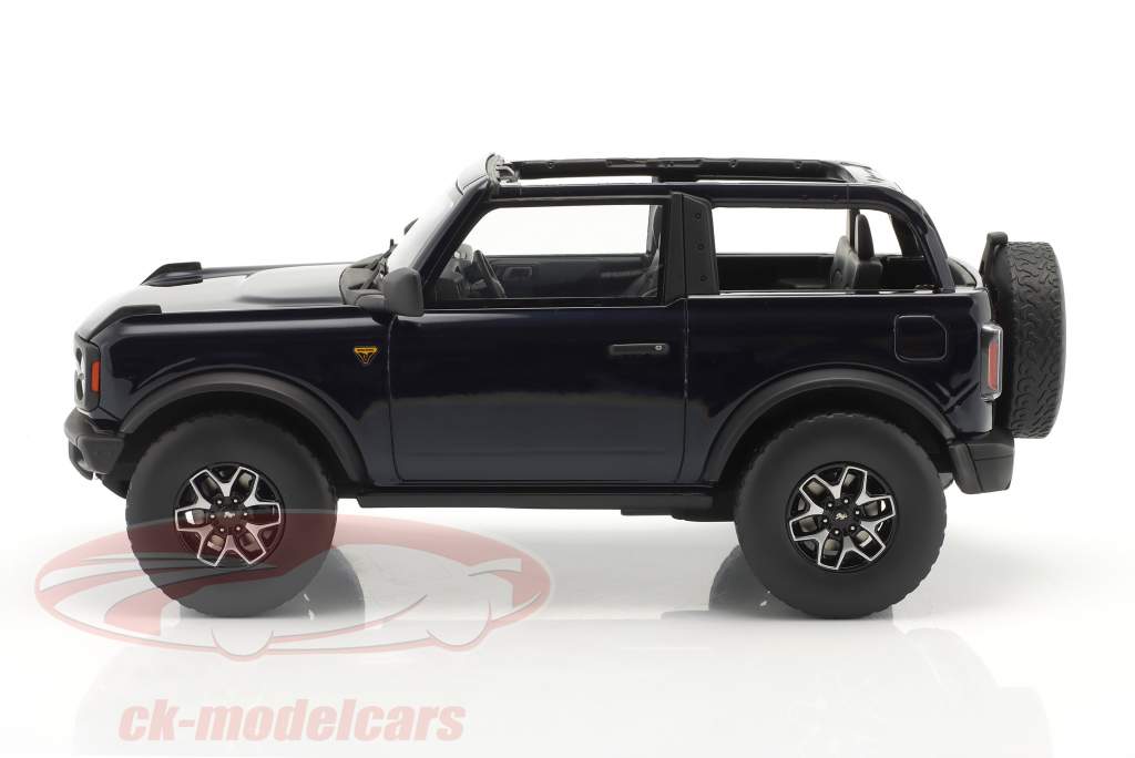 Ford Bronco Wildtrak Open Top year 2022 black 1:18 GT-Spirit