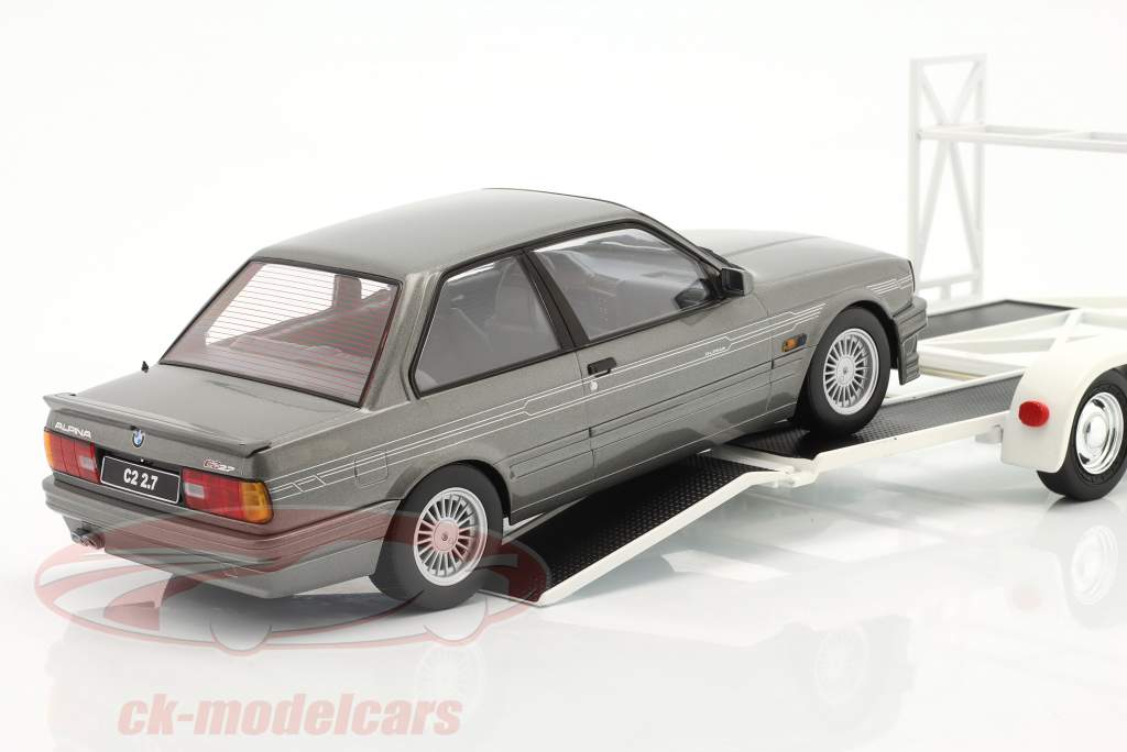 Auto-Anhänger weiß 1:18 GMP
