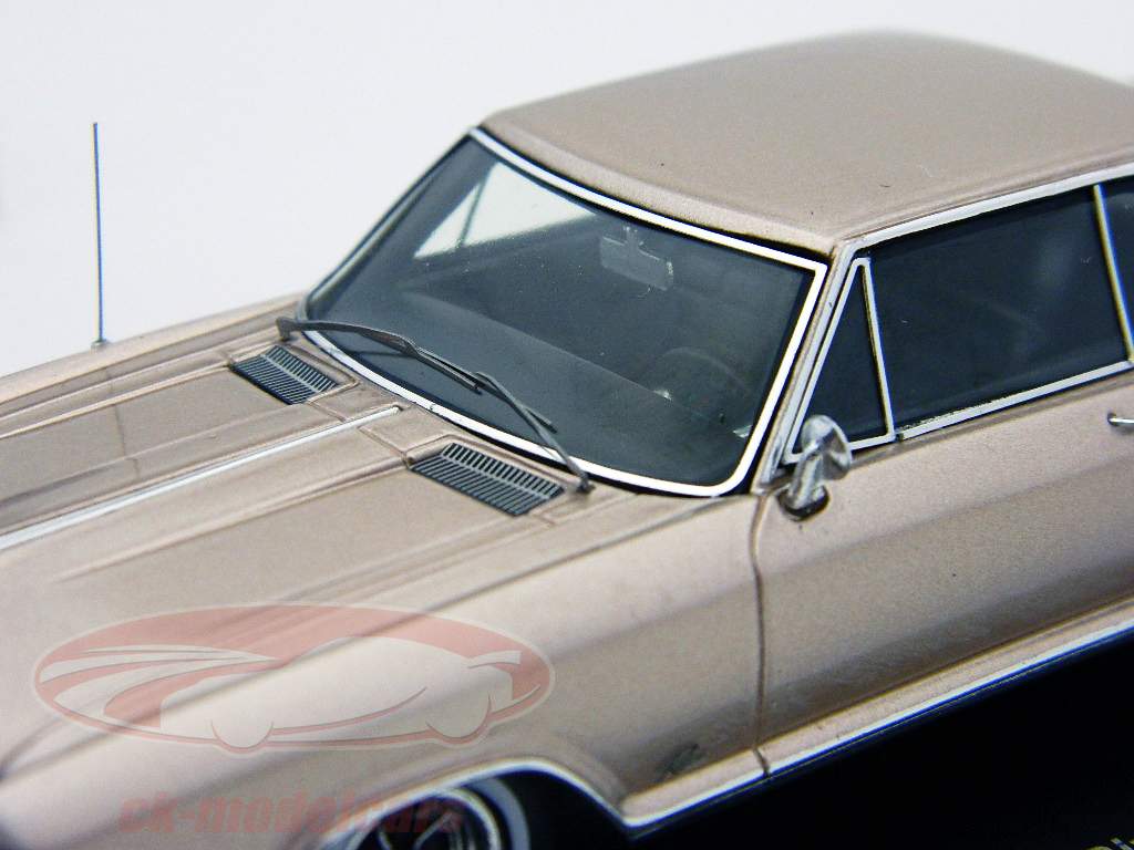 ビュイックリビエライヤー1956ピンクメタリック1:43スパーク