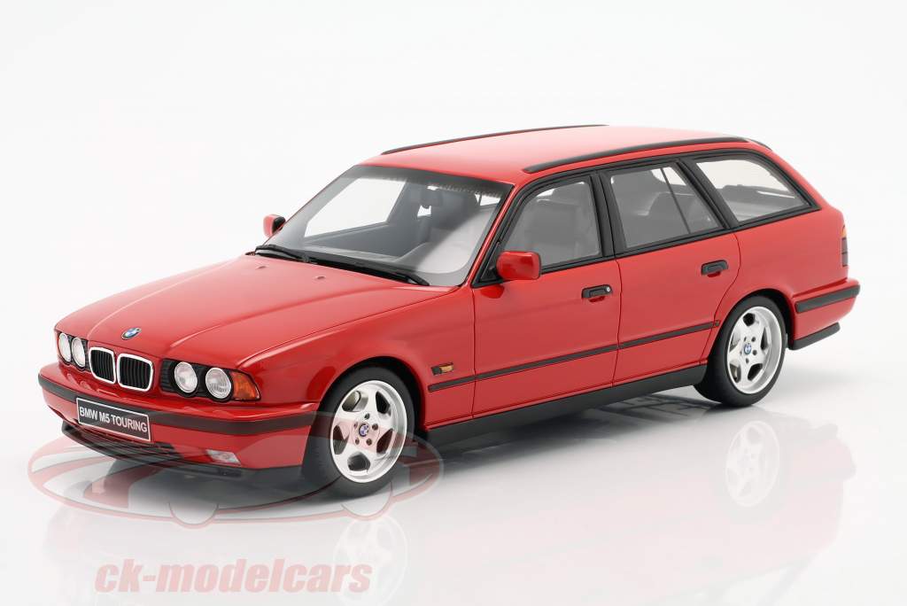 BMW M5 (E34) Touring Année de construction 1994 rouge 1:18 OttOmobile