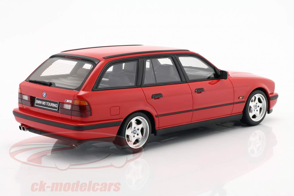 BMW M5 (E34) Touring Année de construction 1994 rouge 1:18 OttOmobile