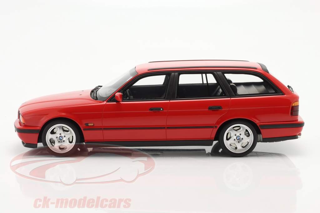 BMW M5 (E34) Touring Année de construction 1994 rouge 1:18 OttOmobile