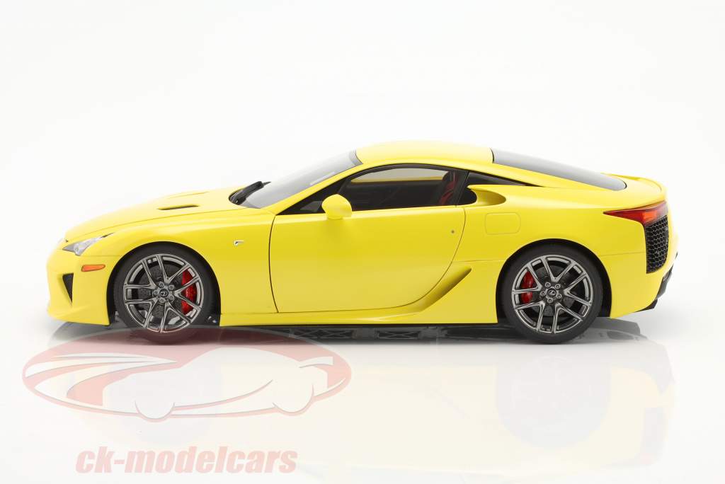Lexus LFA Год постройки 2010 жемчужно-желтый 1:18 AUTOart