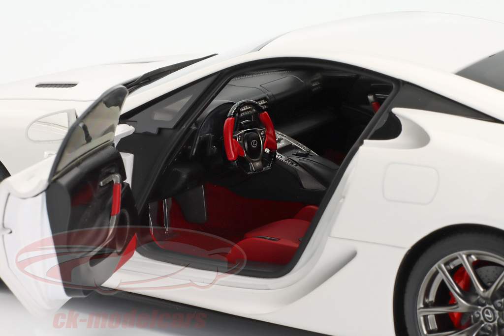 Lexus LFA Año de construcción 2010 Blanco 1:18 AUTOart