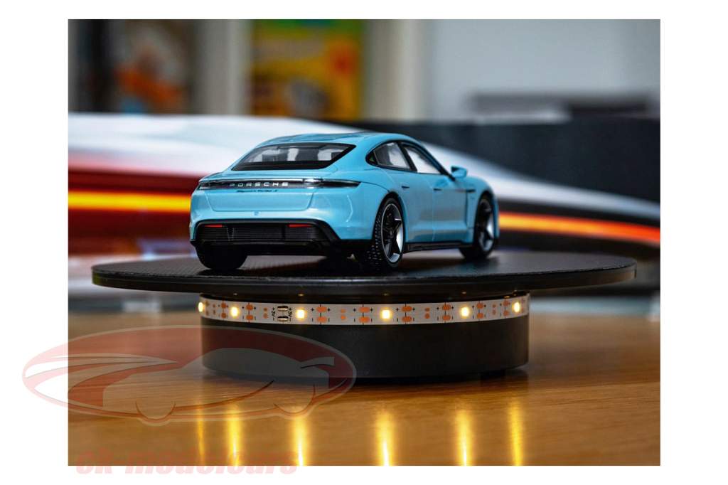 Porsche Advent Calendar: Porsche Taycan Turbo S riviera blue 1:24 Franzis