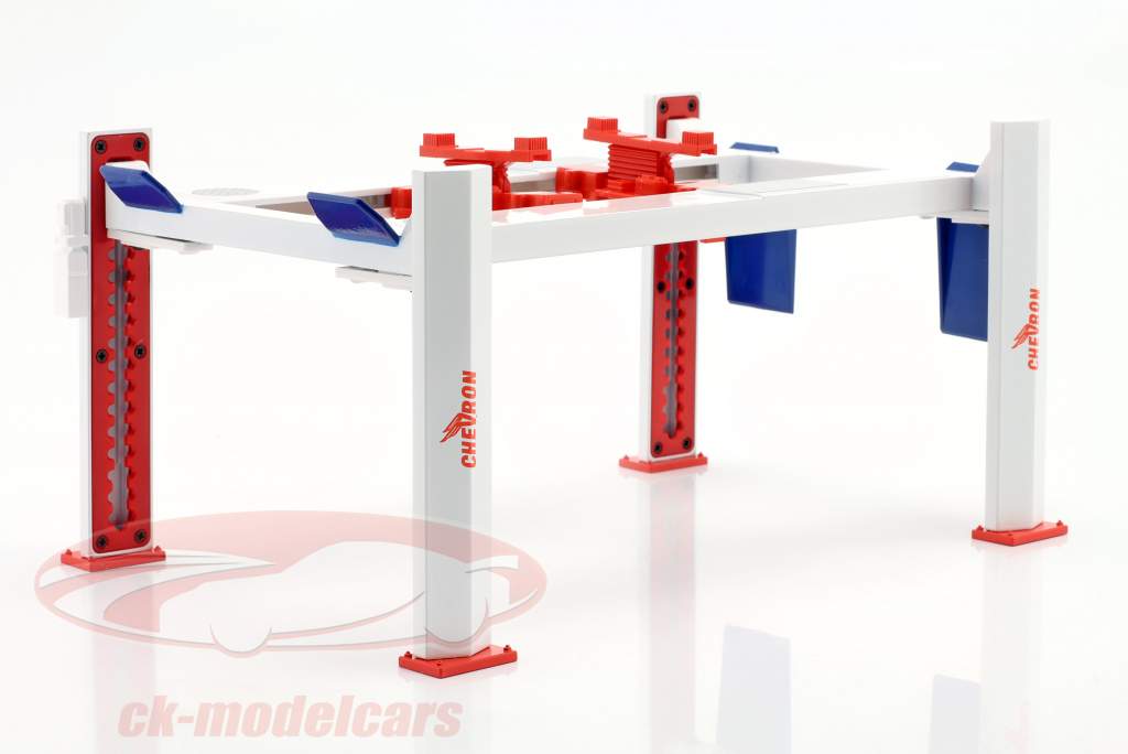 Adjustable four post lift Chevron white / blue / red 1:18 Greenlight