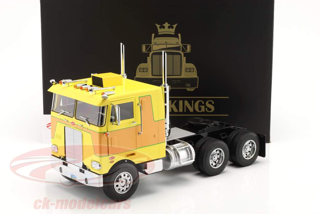 ミニカー 1/18 Peterbilt 352 Pacemaker 1977-1979 Amazon.co.jp: 1/18 Peterbilt 352 Pacemaker 1977-1979 : おもちゃ