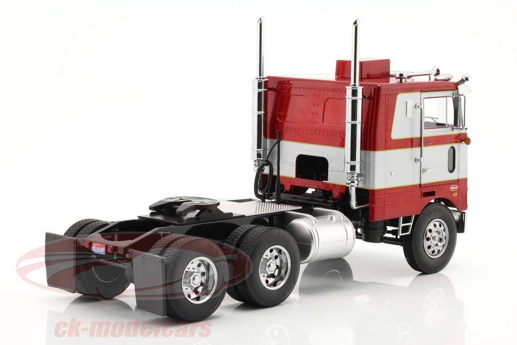 Peterbilt 352 Pacemaker SZM 1977-1979 rød metallisk / sølv 1:18 Road Kings