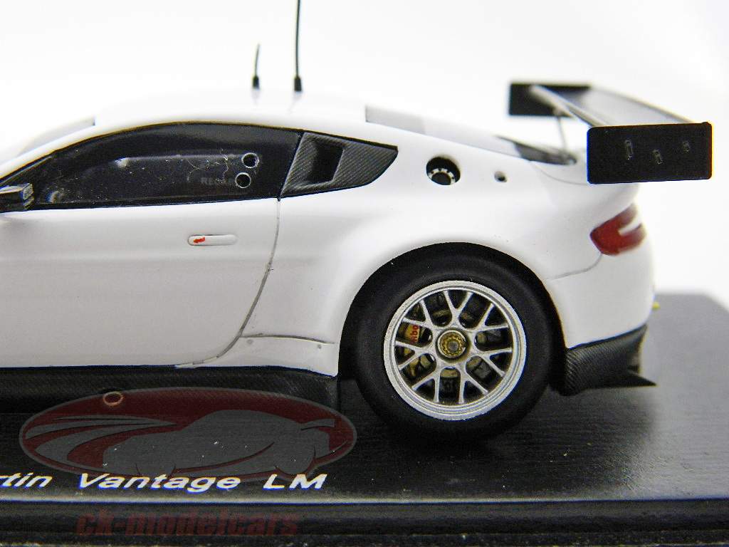 Aston Martin Vantage LM Plain Body White Edition 1:43 Spark