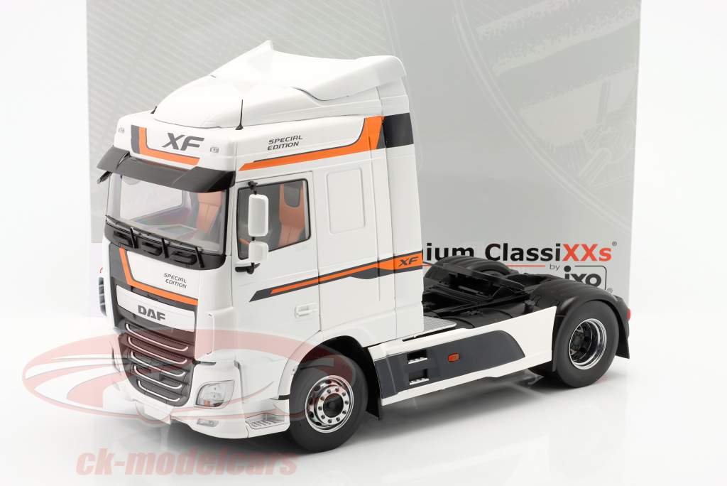 DAF XF Space Cab Byggeår 2016 hvid 1:18 Premium ClassiXXs