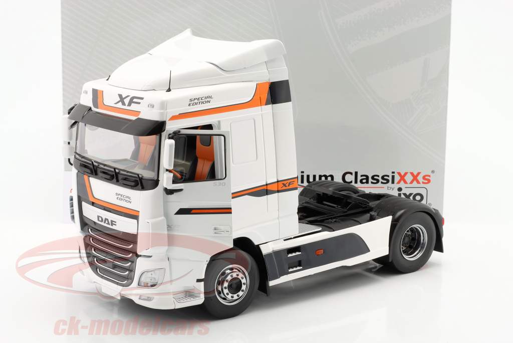 DAF XF Space Cab bouwjaar 2016 Wit 1:18 Premium ClassiXXs