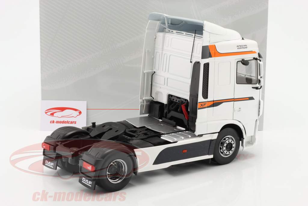 DAF XF Space Cab Byggeår 2016 hvid 1:18 Premium ClassiXXs