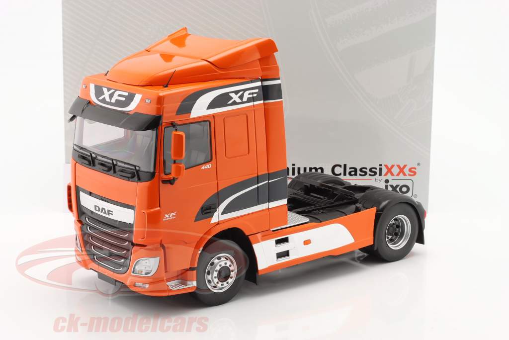 DAF XF Space Cab 建設年 2016 オレンジ 1:18 Premium ClassiXXs