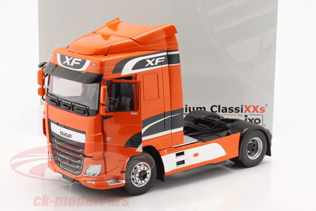DAF XF Space Cab 建設年 2016 オレンジ 1:18 Premium ClassiXXs