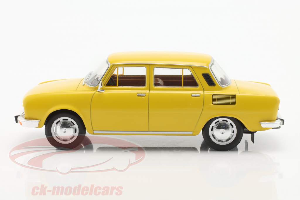 Skoda 100L Año de construcción 1974 amarillo 1:24 WhiteBox