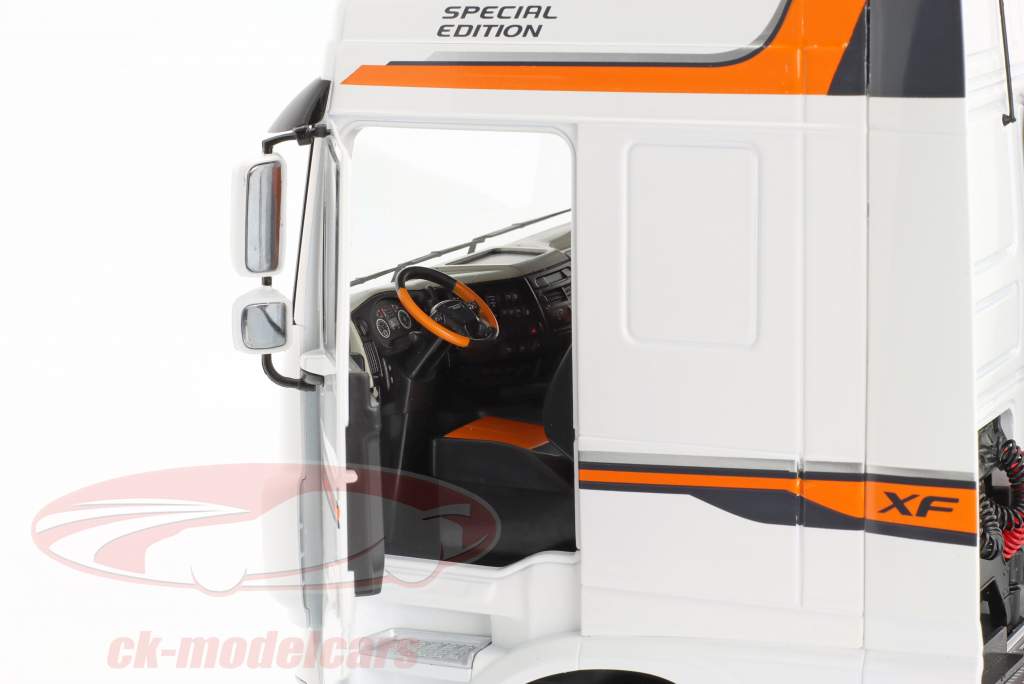 DAF XF Space Cab 建设年份 2016 白色的 1:18 Premium ClassiXXs