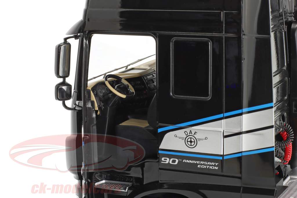 DAF XF Space Cab Год постройки 2018 черный 1:18 Premium ClassiXXs