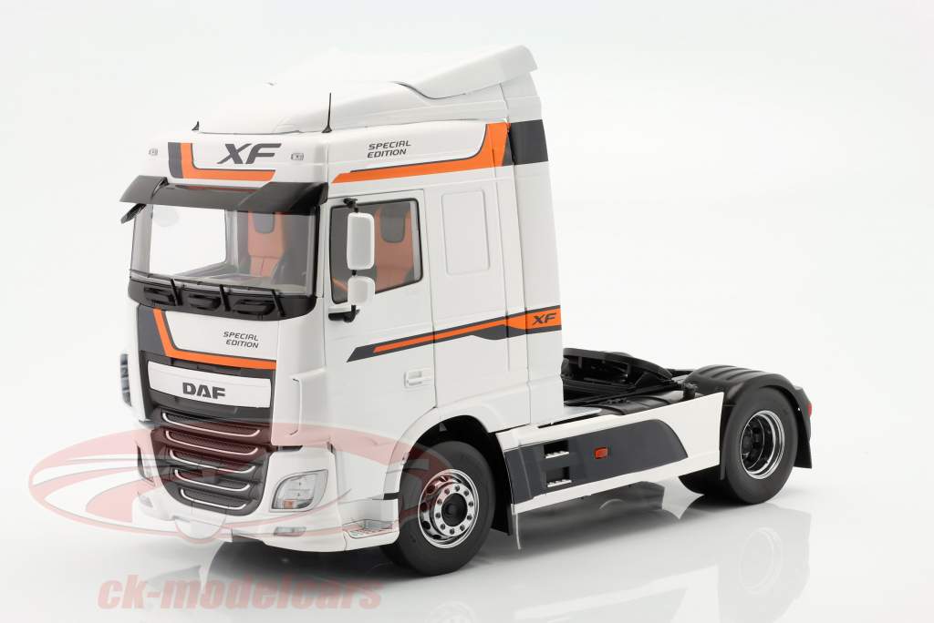 DAF XF Space Cab 建设年份 2016 白色的 1:18 Premium ClassiXXs