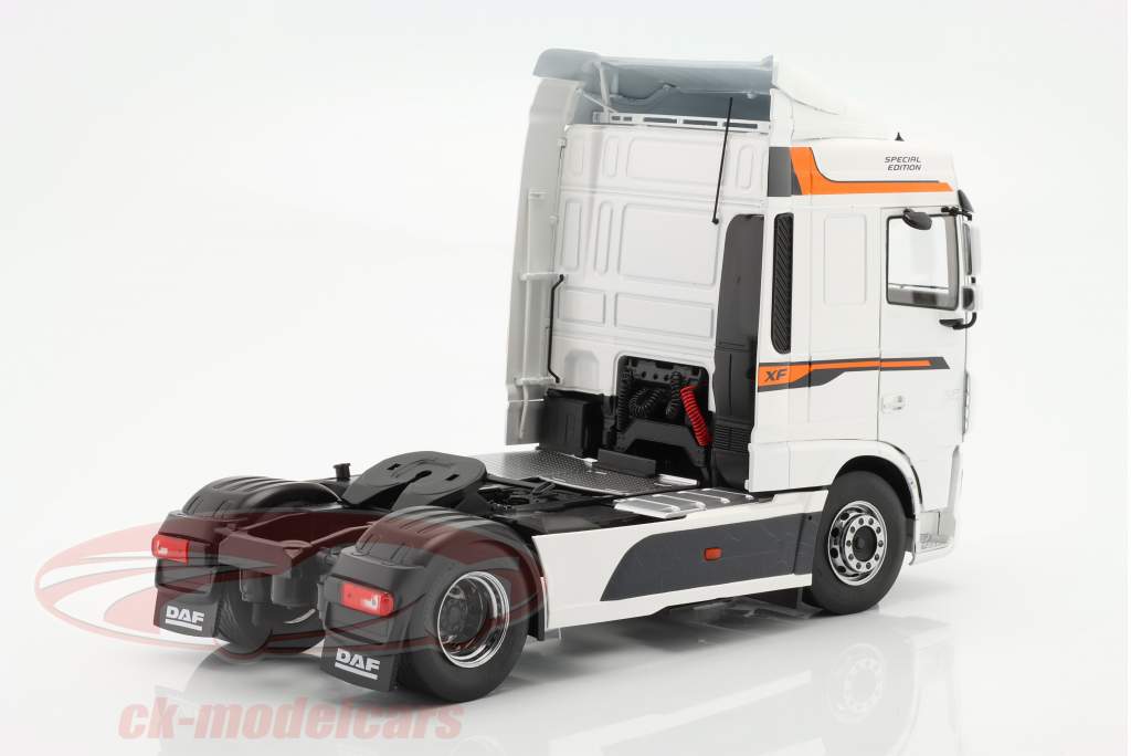 DAF XF Space Cab 建设年份 2016 白色的 1:18 Premium ClassiXXs
