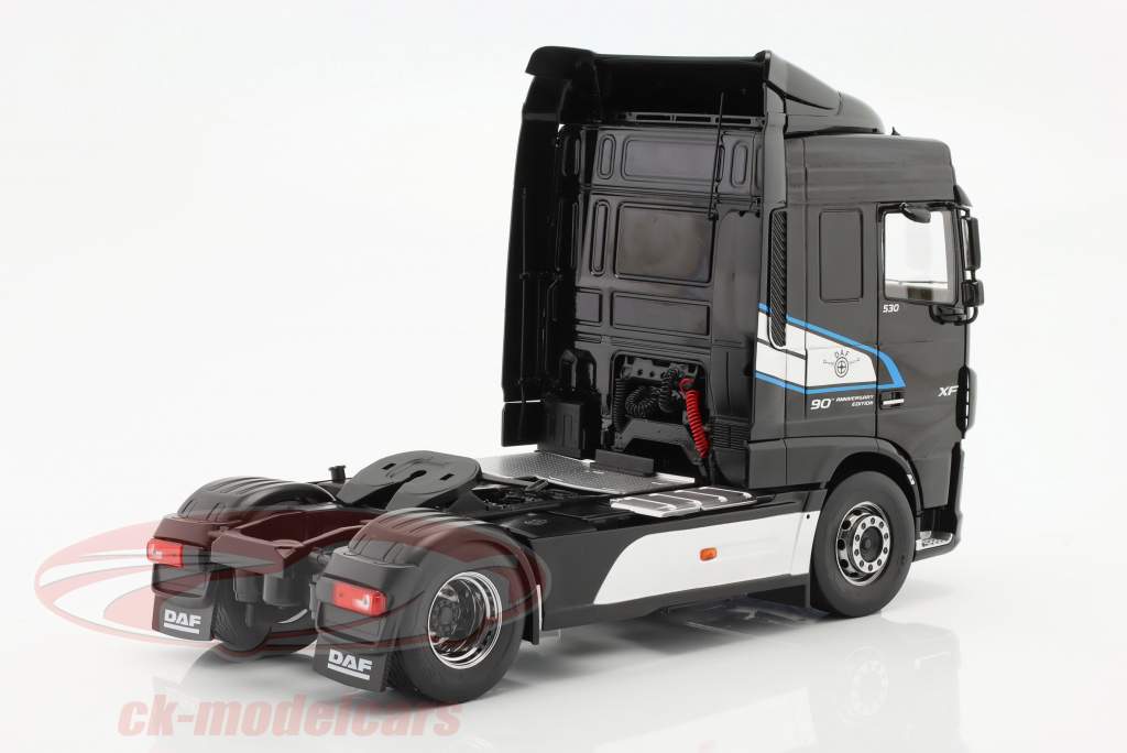 DAF XF Space Cab Год постройки 2018 черный 1:18 Premium ClassiXXs