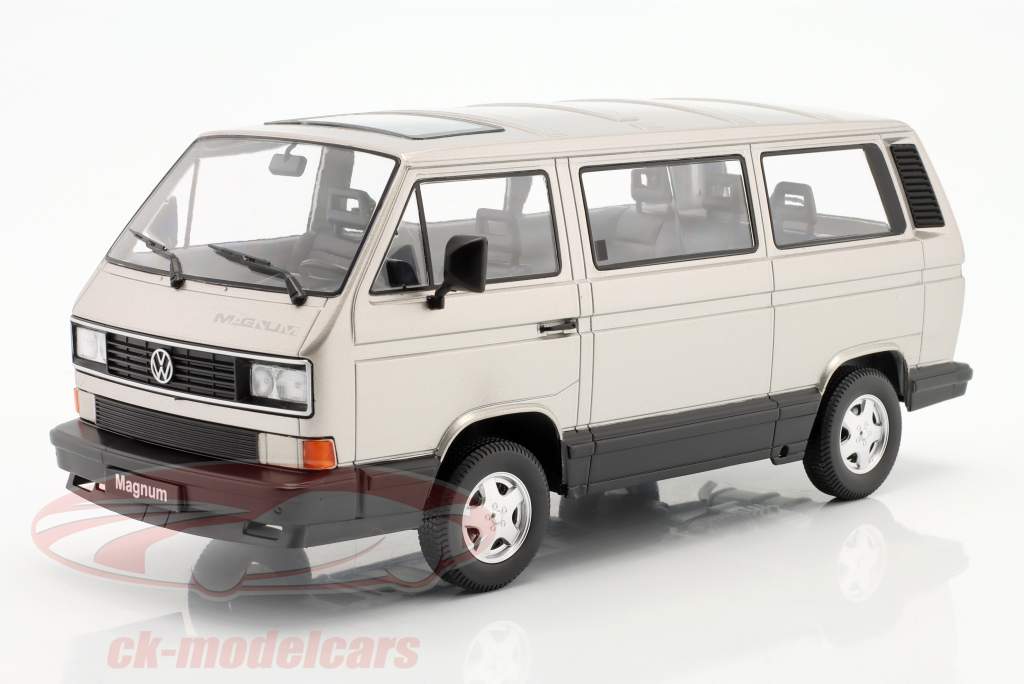 Volkswagen VW T3 Magnum Baujahr 1987 hellgrau metallic 1:18 KK-Scale