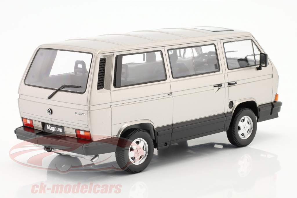 Volkswagen VW T3 Magnum Baujahr 1987 hellgrau metallic 1:18 KK-Scale