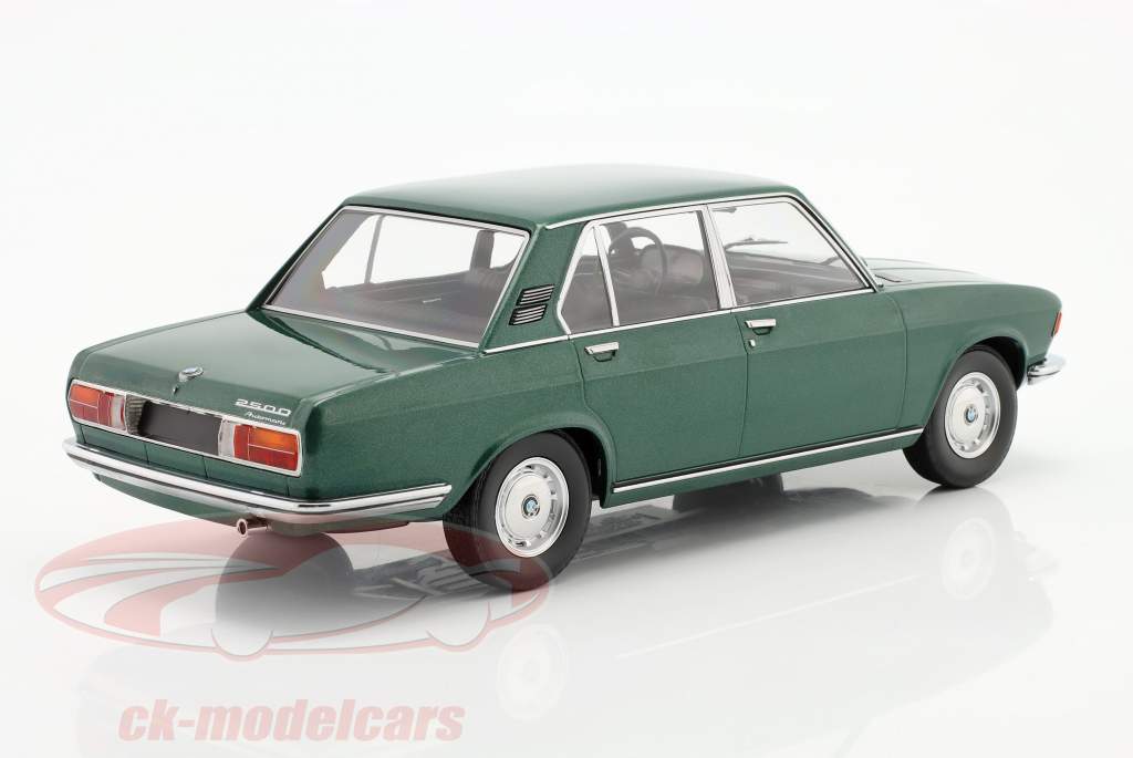 BMW 2500 (E3) Ano de construção 1968 verde escuro metálico 1:18 Minichamps