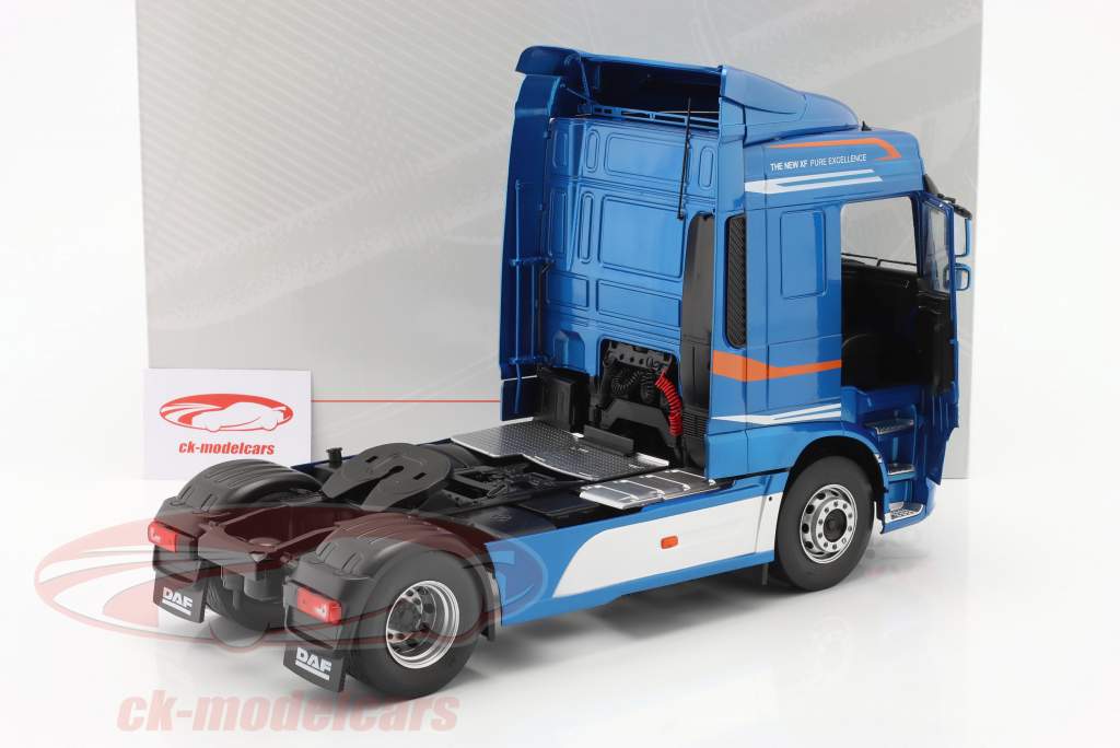 DAF XF Space Cab Год постройки 2018 синий металлический 1:18 Premium ClassiXXs