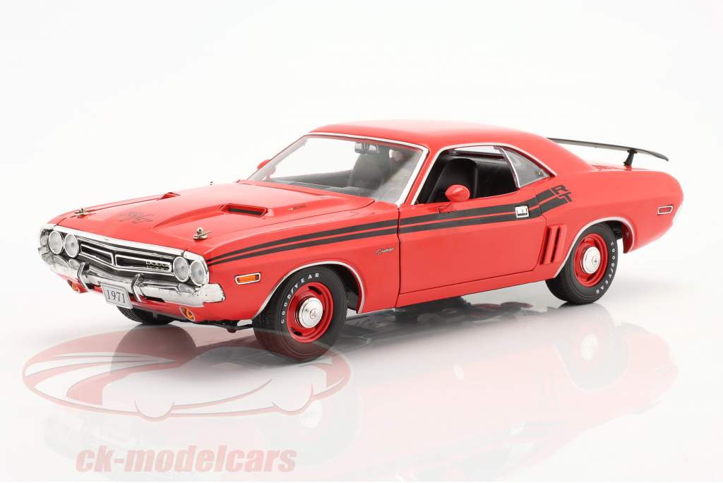 Dodge Challenger R/T Год постройки 1971 красный / черный 1:18 Greenlight