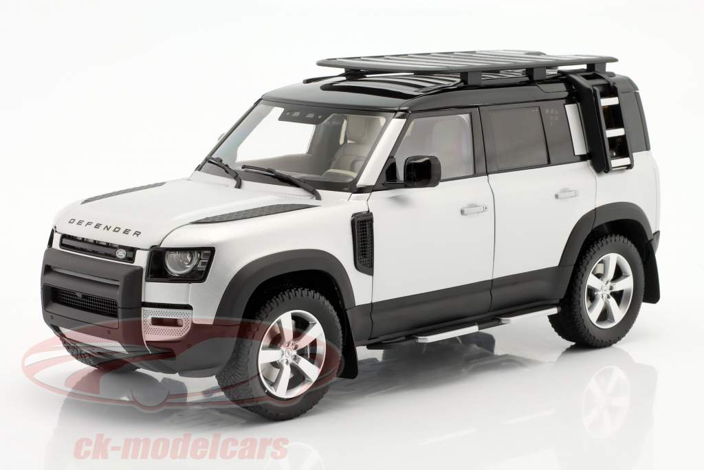 Land Rover Defender 110 Byggeår 2020 sølv / sort 1:18 Almost Real