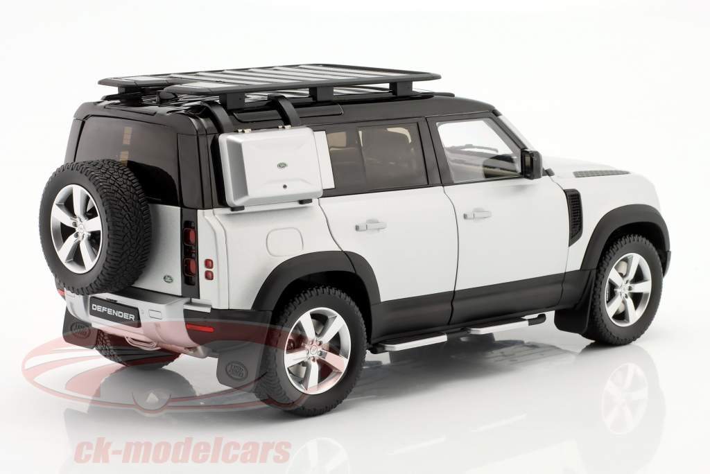 Land Rover Defender 110 Byggeår 2020 sølv / sort 1:18 Almost Real