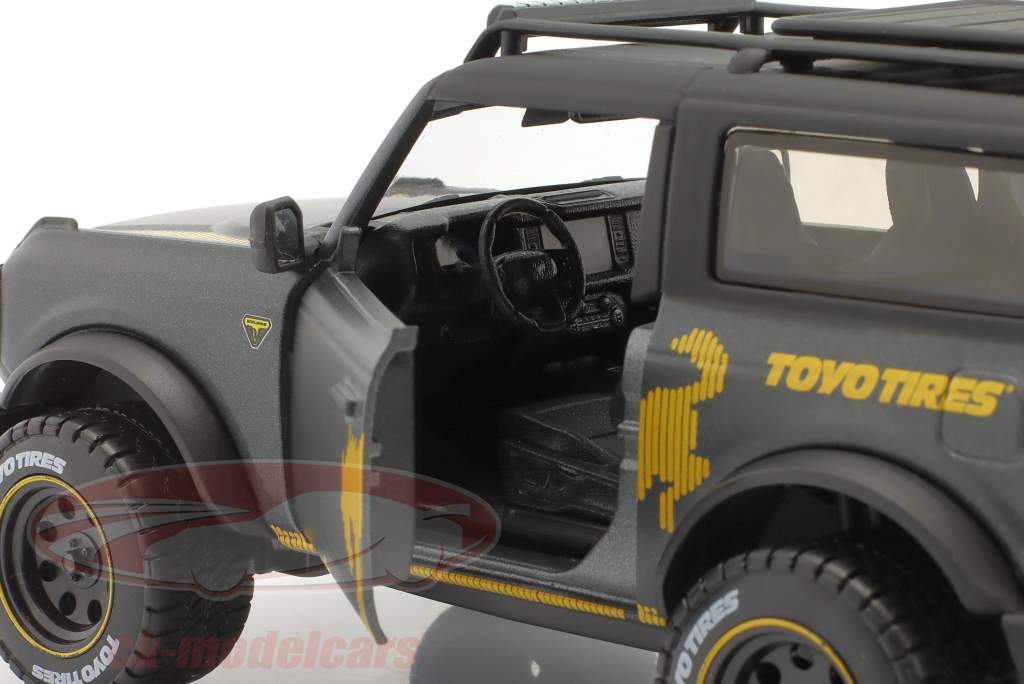 Ford Bronco Badlands ano de construção 2021 Cinza / amarelo 1:24 Maisto