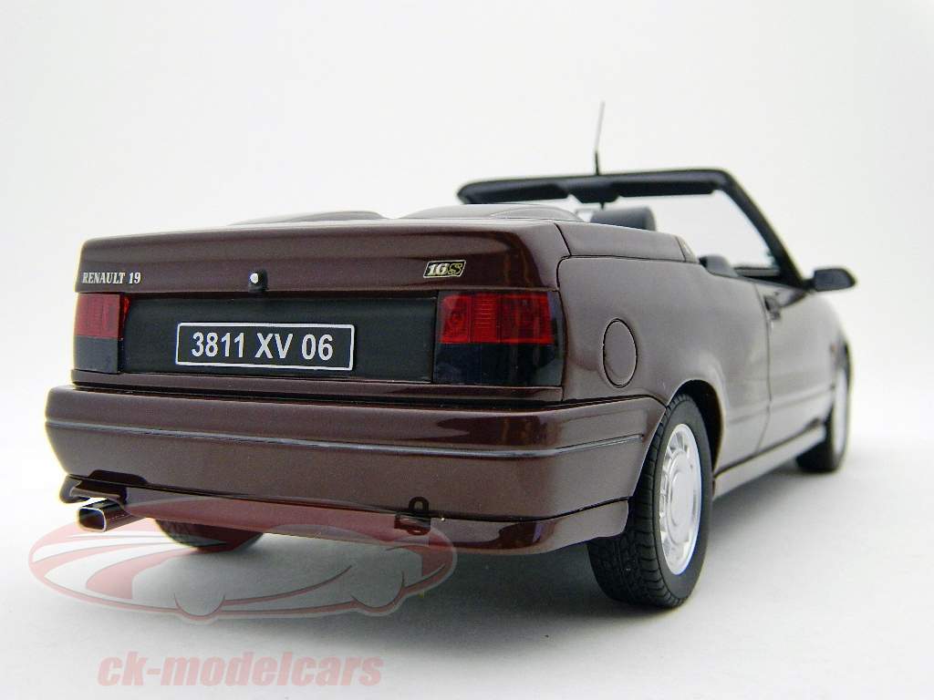 Ottomobile 1:18 Renault 19 16s Convertible dark red OT079