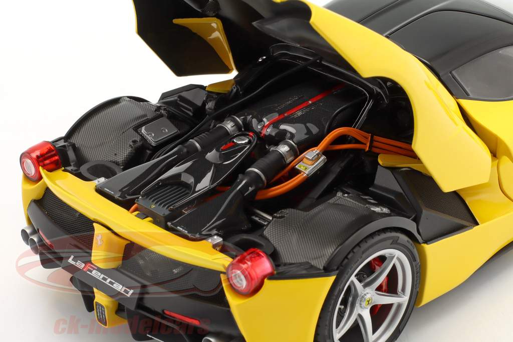 Ferrari LaFerrari Año de construcción 2013-2018 amarillo 1:18 BBR