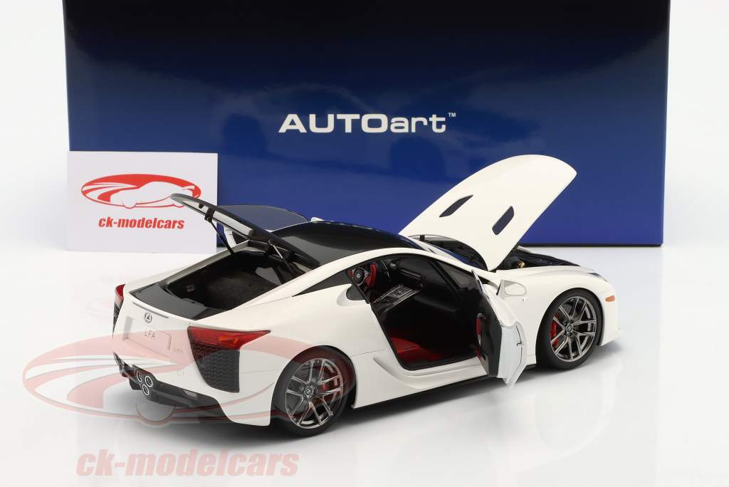 Lexus LFA Año de construcción 2010 Blanco / carbón 1:18 AUTOart