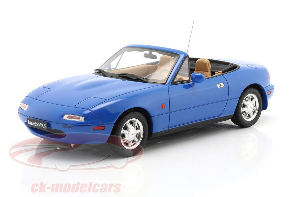 Mazda MX-5 roadster Byggeår 1990 blå 1:18 OttOmobile