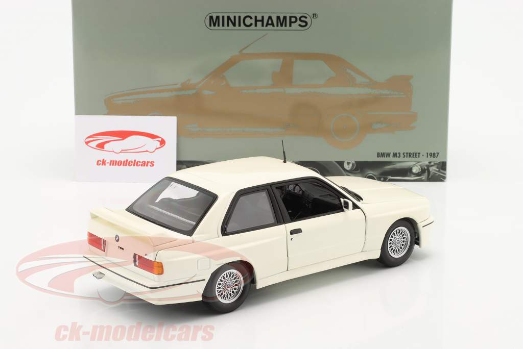 BMW M3 (E30) year 1987 white 1:18 Minichamps
