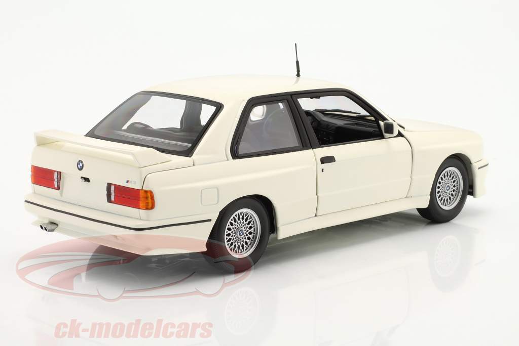 BMW M3 (E30) 建设年份 1987 白色的 1:18 Minichamps