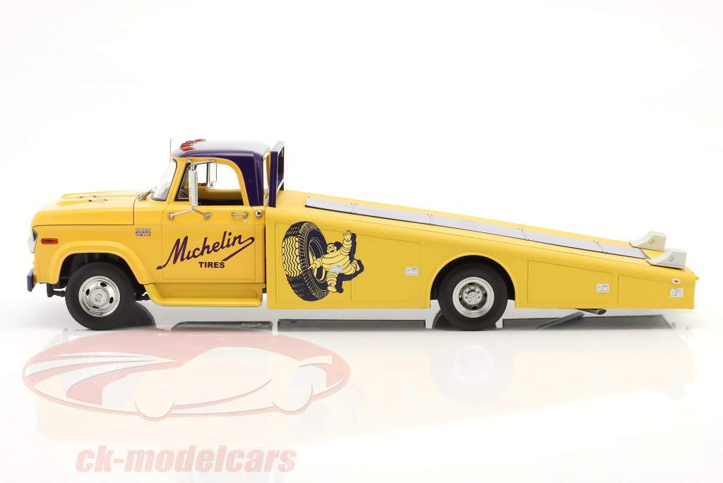 Dodge D-300 Ramp Truck Michelin Byggeår 1970 gul 1:18 GMP