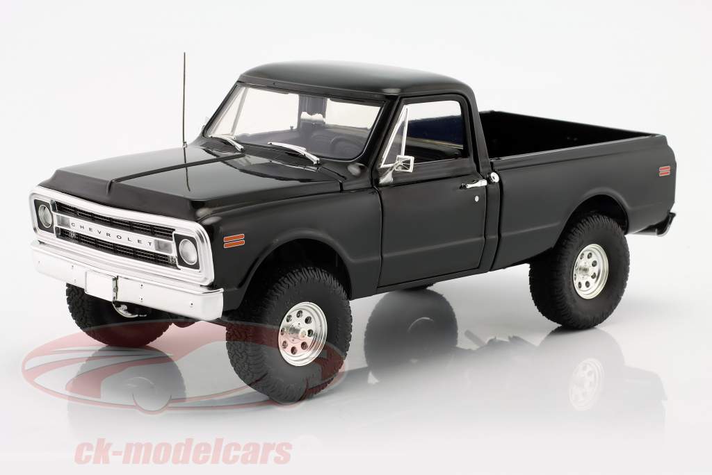 Chevrolet K10 4x4 Pick-Up Byggeår 1970 sort 1:18 GMP